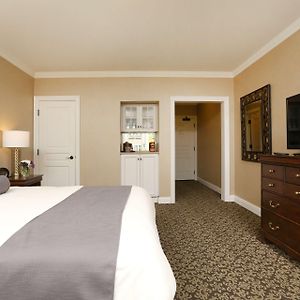 Executive King Room Roll Shower City View Disability Access